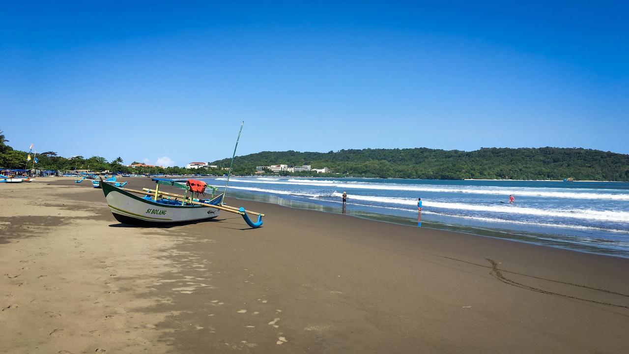 Uni Beach Hotel Pangandaran Dış mekan fotoğraf