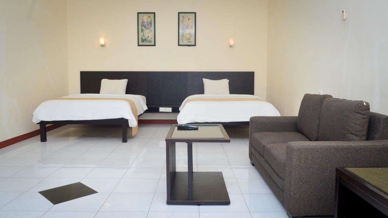 Uni Beach Hotel Pangandaran Oda fotoğraf