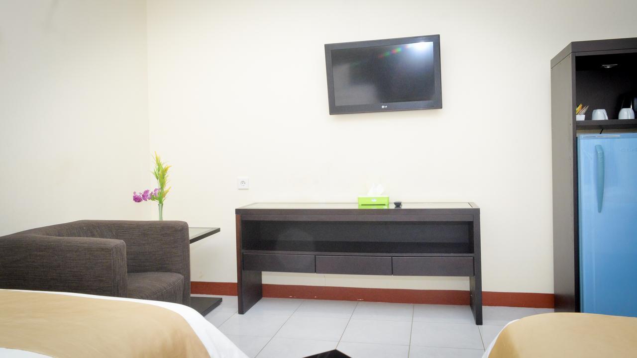 Uni Beach Hotel Pangandaran Oda fotoğraf