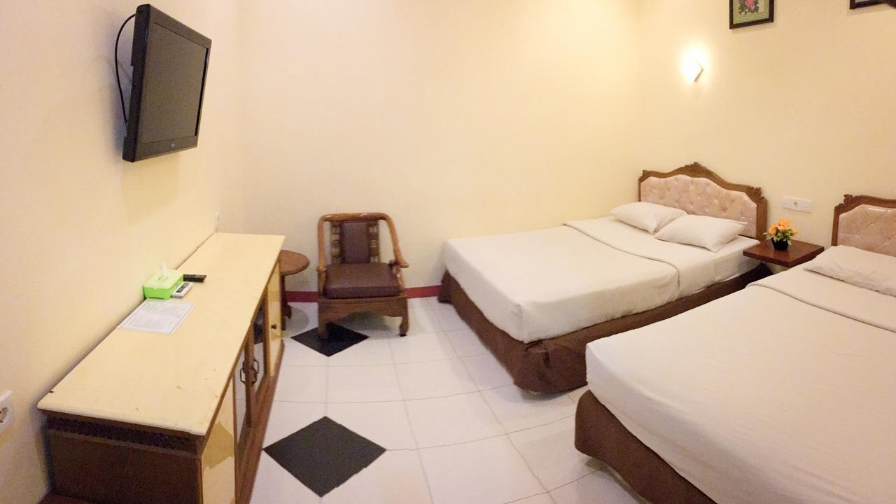Uni Beach Hotel Pangandaran Oda fotoğraf
